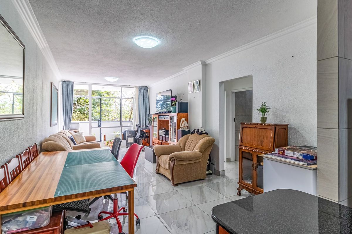 Warm and Spacious 2-Bedroom Apartment in Edenvale - LUXURY AUCTION - Photo 3