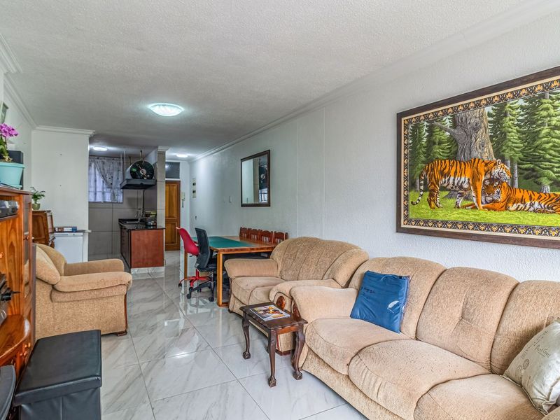 Warm and Spacious 2-Bedroom Apartment in Edenvale - LUXURY AUCTION - Photo 6