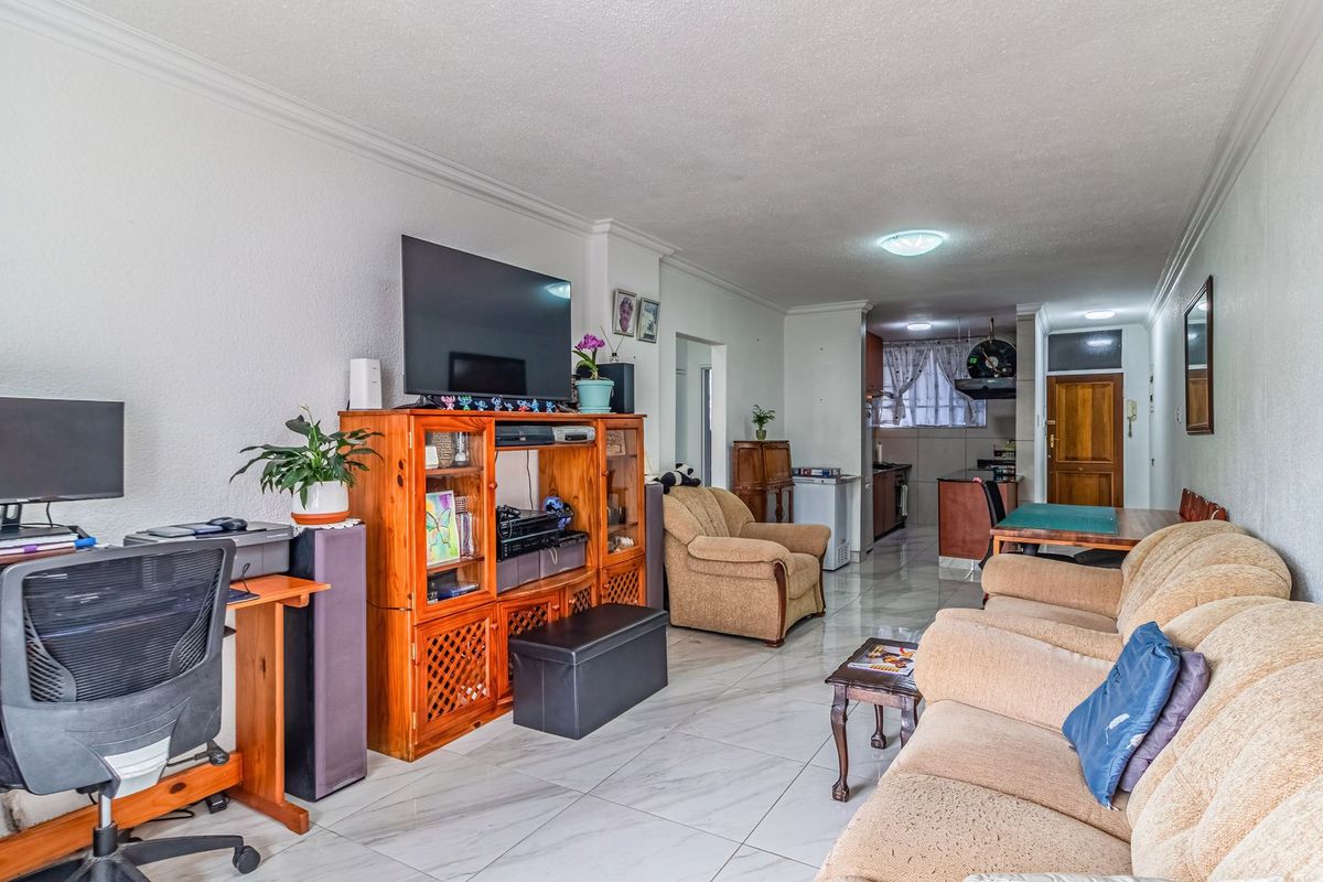 Warm and Spacious 2-Bedroom Apartment in Edenvale - LUXURY AUCTION - Photo 5