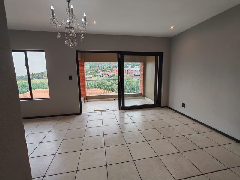 Modern Upstairs Apartment with Stunning Views! - Photo 7