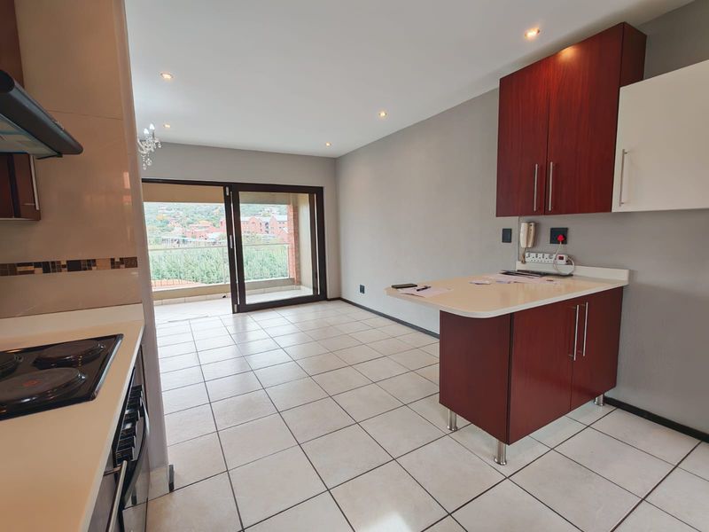 Modern Upstairs Apartment with Stunning Views! - Photo 5