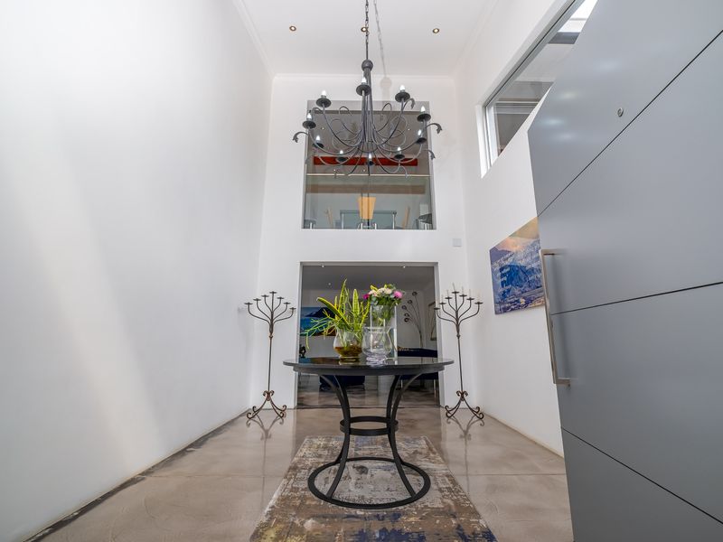 Luxury Ridge-Top Living with Panoramic Views & Exceptional Entertaining Space. - Photo 5