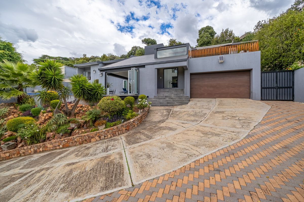 Luxury Ridge-Top Living with Panoramic Views & Exceptional Entertaining Space. - Photo 4