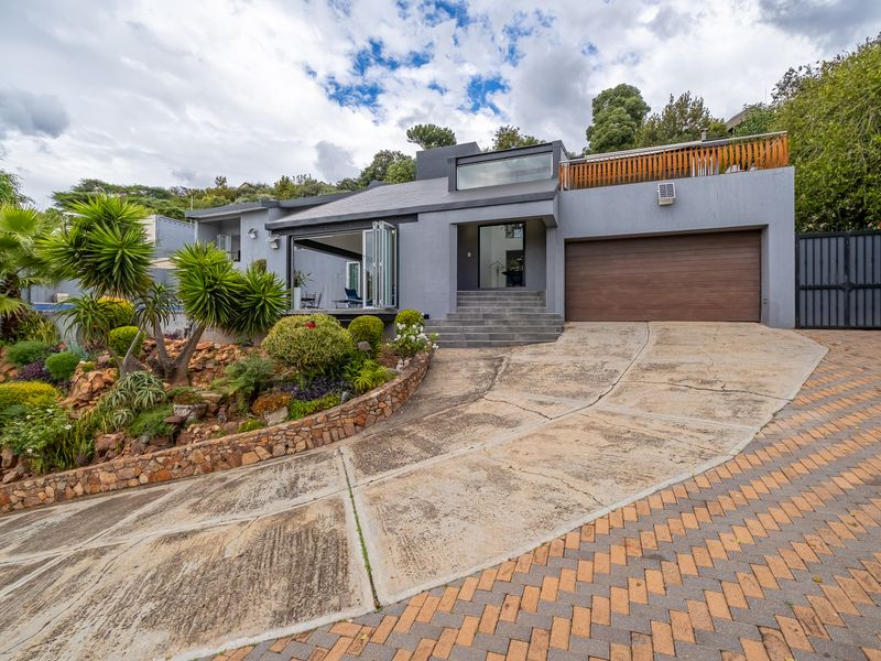 Luxury Ridge-Top Living with Panoramic Views & Exceptional Entertaining Space. - Photo 4