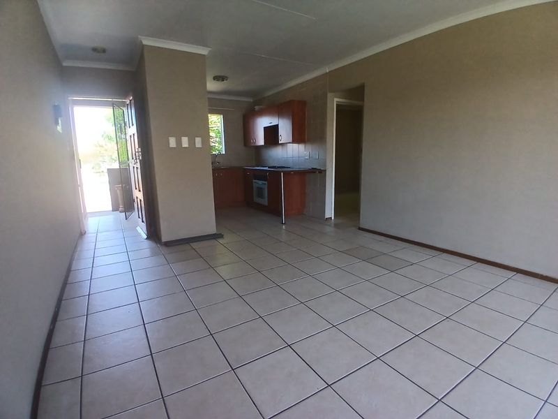 Pet friendly, ground floor, excellent location. - Photo 5