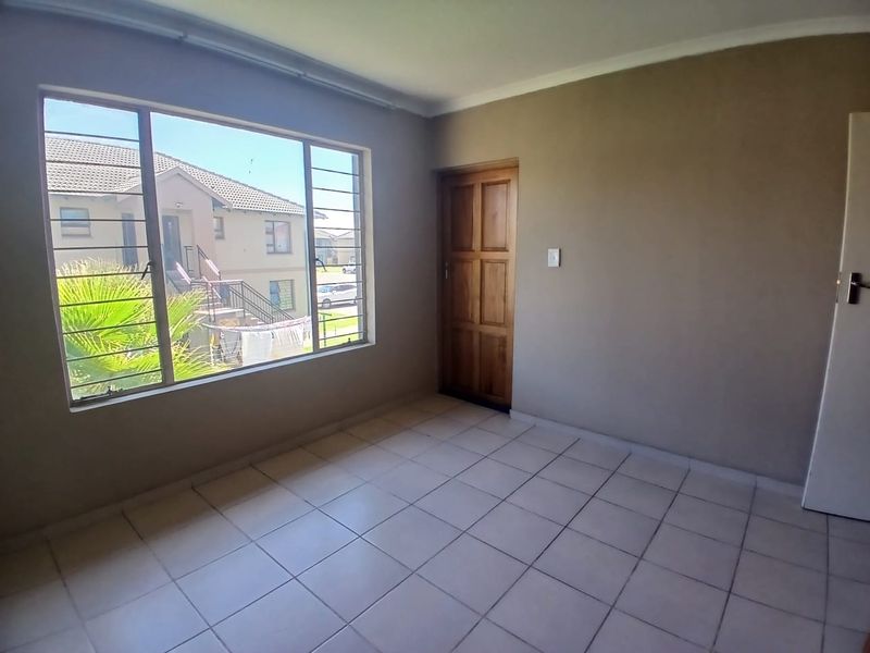 Pet friendly, ground floor, excellent location. - Photo 10