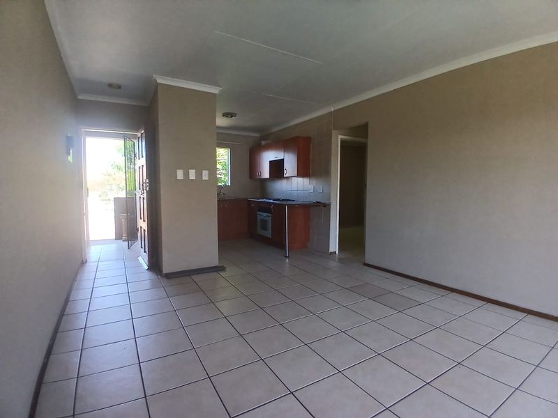 Pet friendly, ground floor, excellent location. - Photo 8