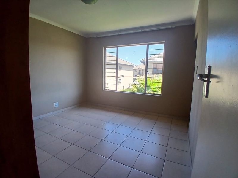 Pet friendly, ground floor, excellent location. - Photo 7