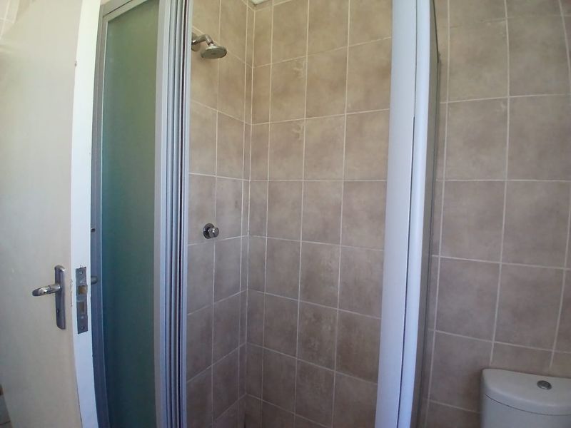 Pet friendly, ground floor, excellent location. - Photo 6