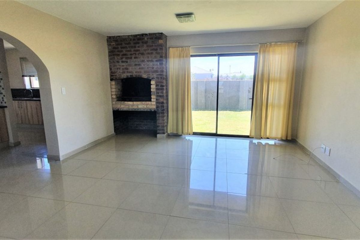 Spacious 4-Bedroom Family Home with Indoor Braai - Photo 3