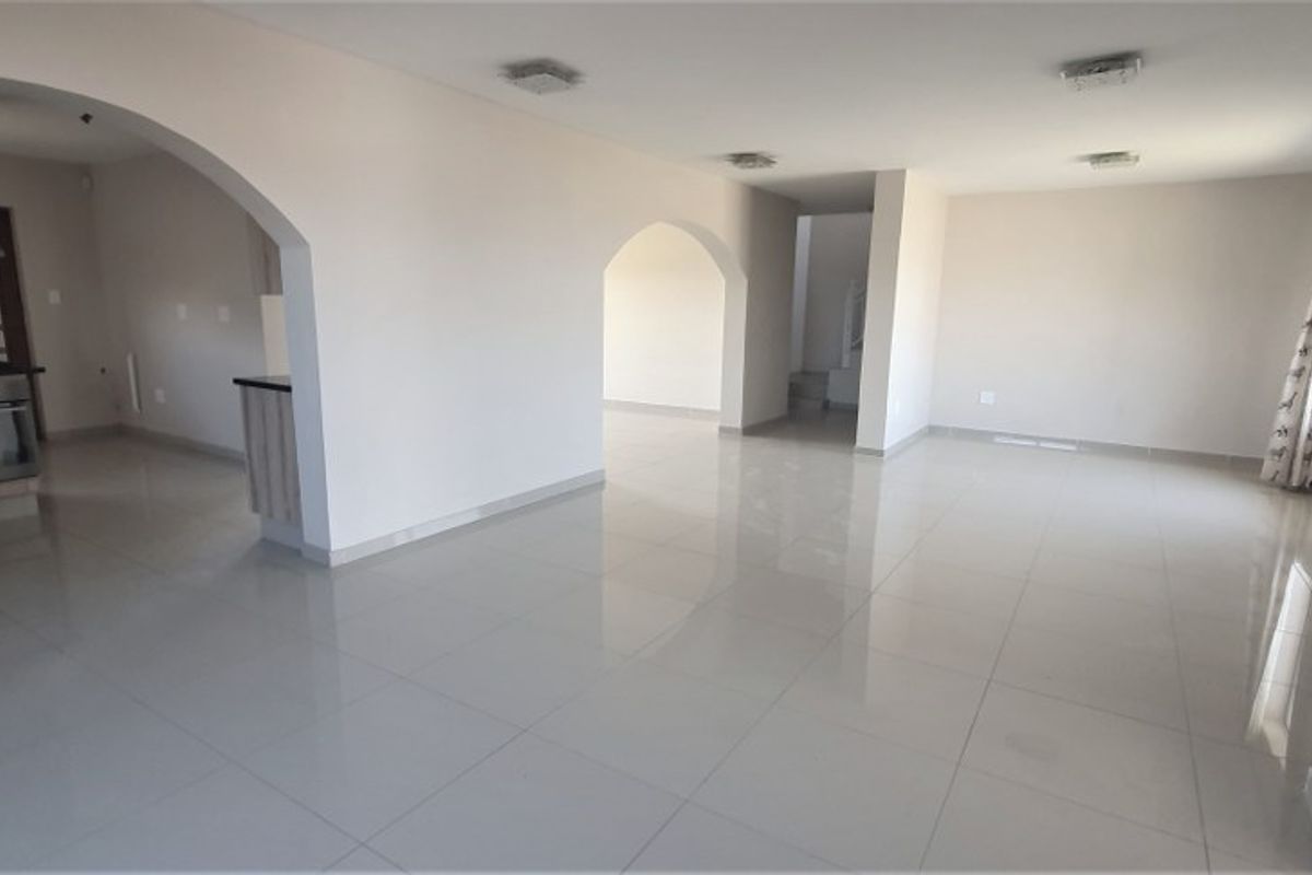 Spacious 4-Bedroom Family Home with Indoor Braai - Photo 2