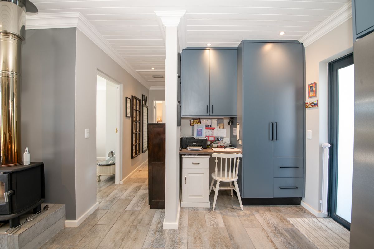 Immaculate, Move-In Ready 2-Bedroom Home in Pringle Bay For Sale - Designed for Easy Living - Photo 4