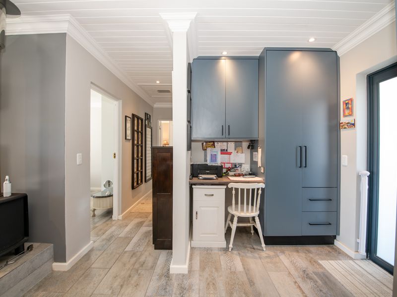 Immaculate, Move-In Ready 2-Bedroom Home in Pringle Bay For Sale - Designed for Easy Living - Photo 4