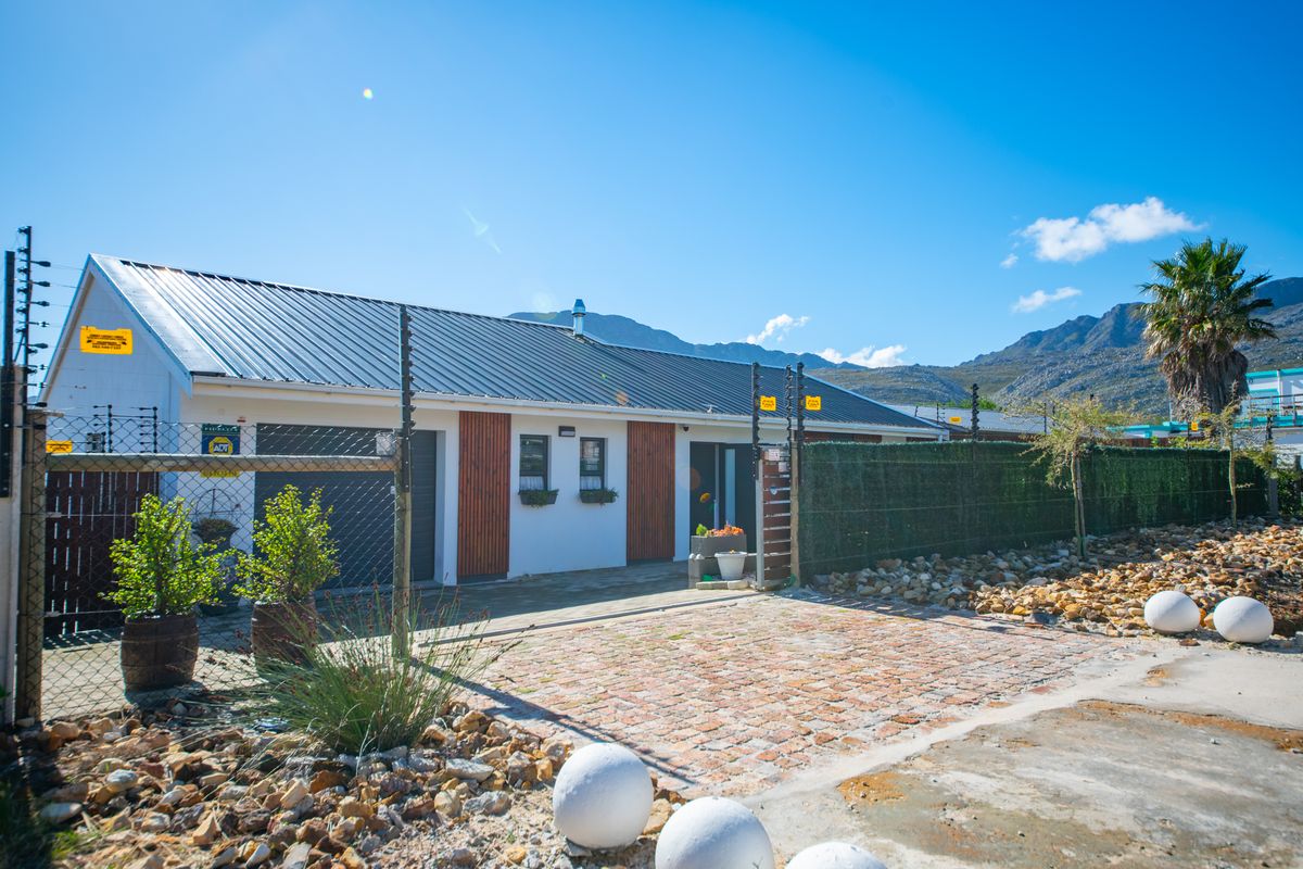 Immaculate, Move-In Ready 2-Bedroom Home in Pringle Bay For Sale - Designed for Easy Living - Photo 3