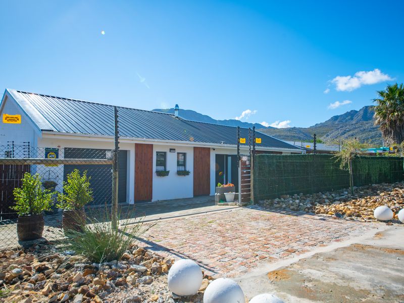 Immaculate, Move-In Ready 2-Bedroom Home in Pringle Bay For Sale - Designed for Easy Living - Photo 3