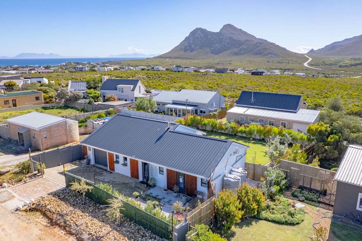 Immaculate, Move-In Ready 2-Bedroom Home in Pringle Bay For Sale - Designed for Easy Living - Photo 2