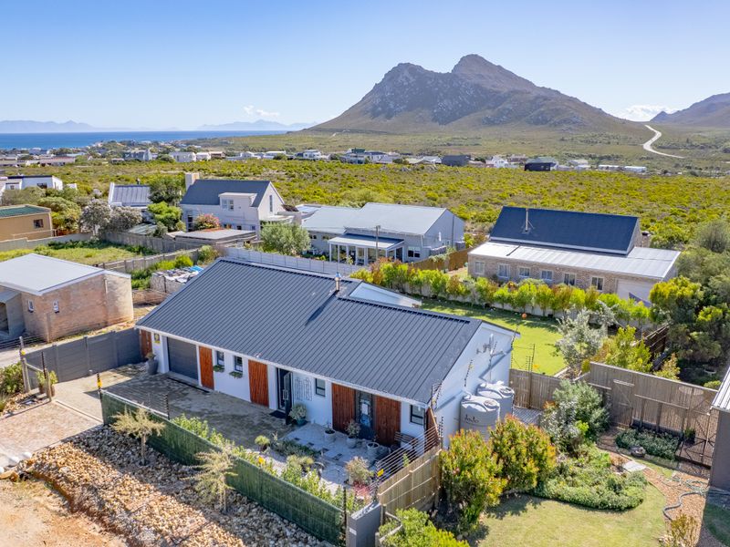 Immaculate, Move-In Ready 2-Bedroom Home in Pringle Bay For Sale - Designed for Easy Living - Photo 2