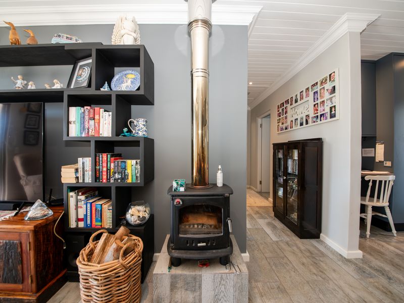 Immaculate, Move-In Ready 2-Bedroom Home in Pringle Bay For Sale - Designed for Easy Living - Photo 7