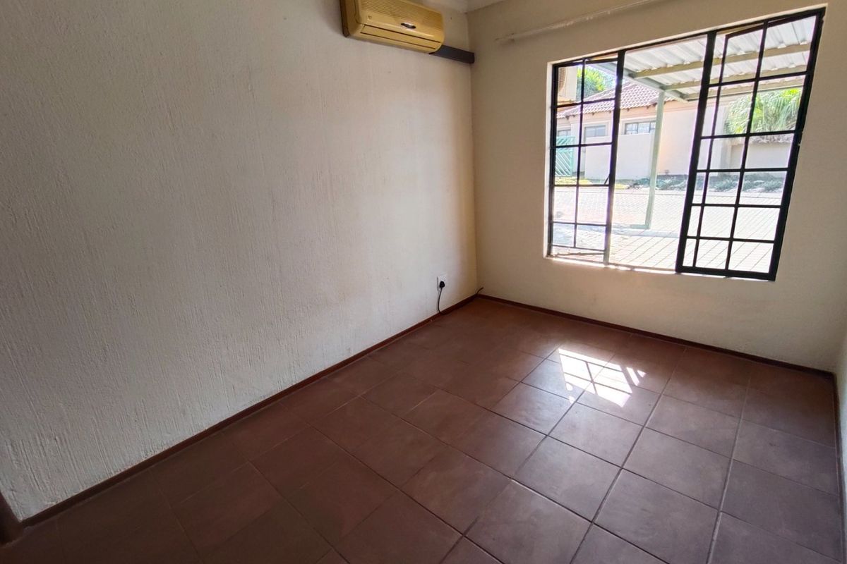 Charming 2-Bedroom Townhouse in Peaceful Heatherview - Photo 4