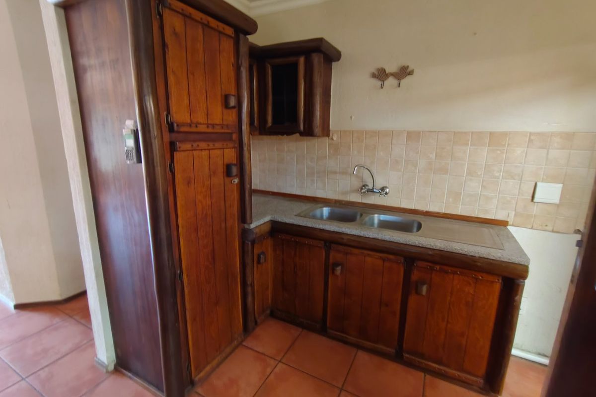 Charming 2-Bedroom Townhouse in Peaceful Heatherview - Photo 2