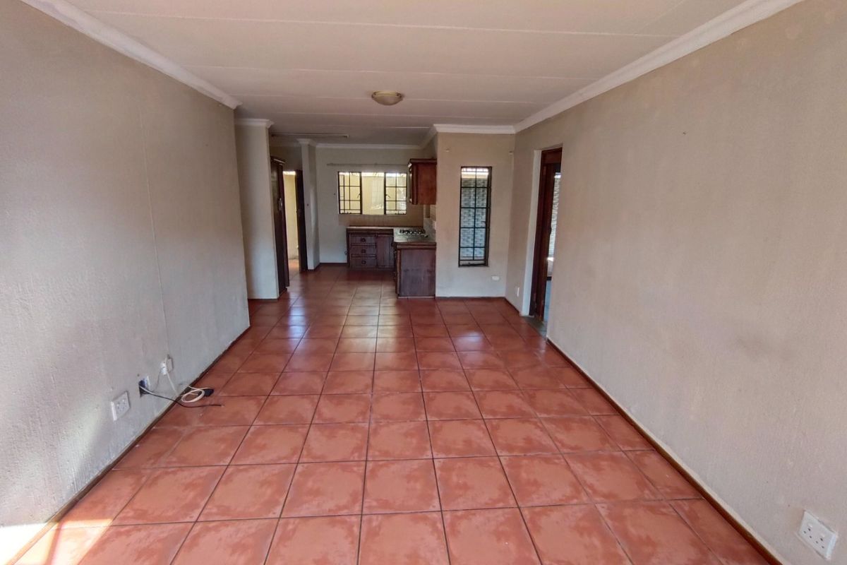 Charming 2-Bedroom Townhouse in Peaceful Heatherview - Photo 5