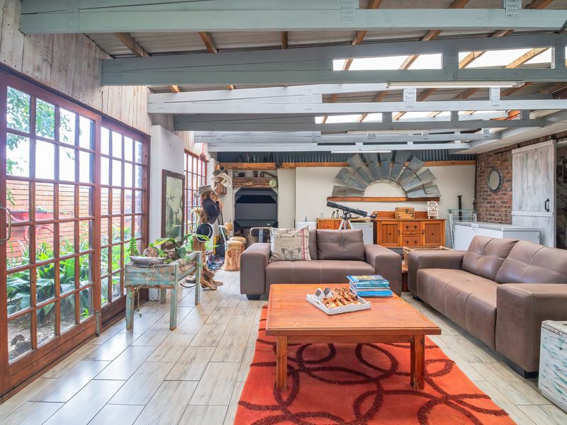 Spacious 4-Bedroom Face-Brick Family Home with large Flatlet in Westering, Gqeberha - Photo 7