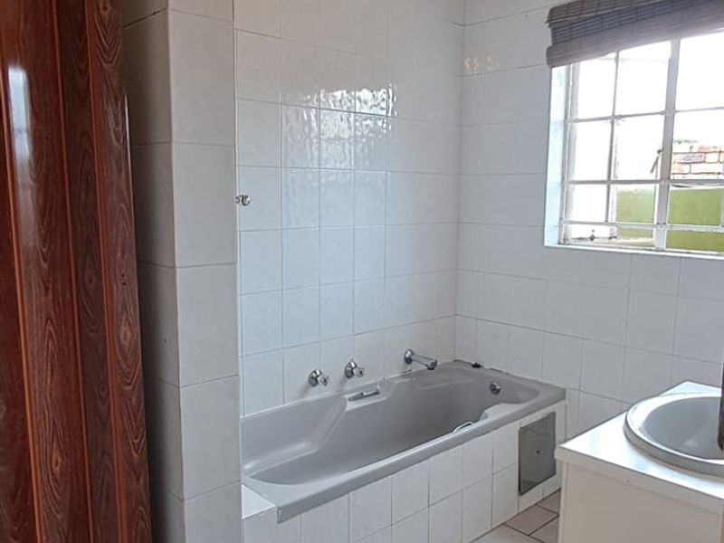 Charming, Comfortable Living with Pet-Friendly Appeal! - Photo 8