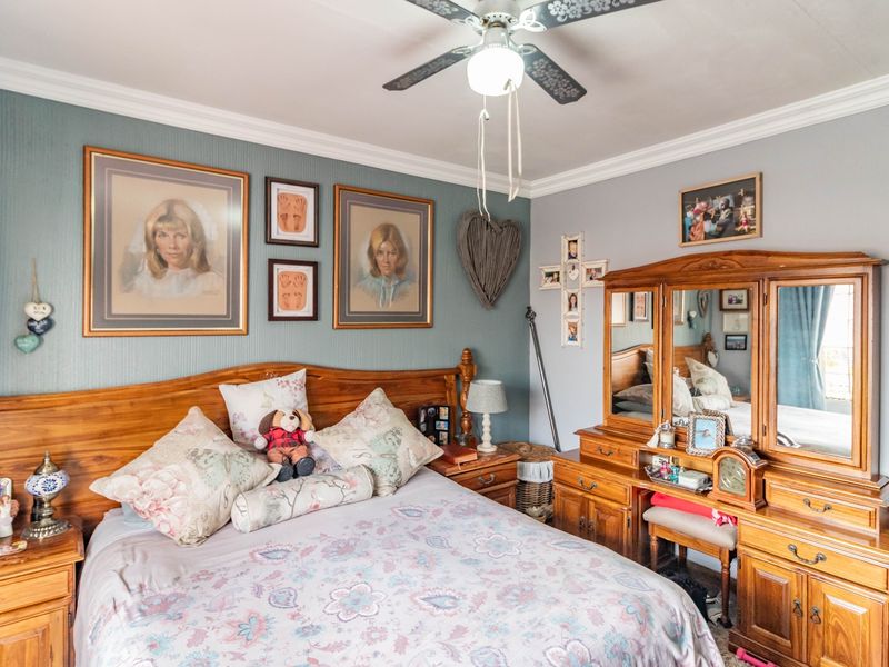 Beautiul 2 Bedroom townhouse in Norkem Park - Photo 9