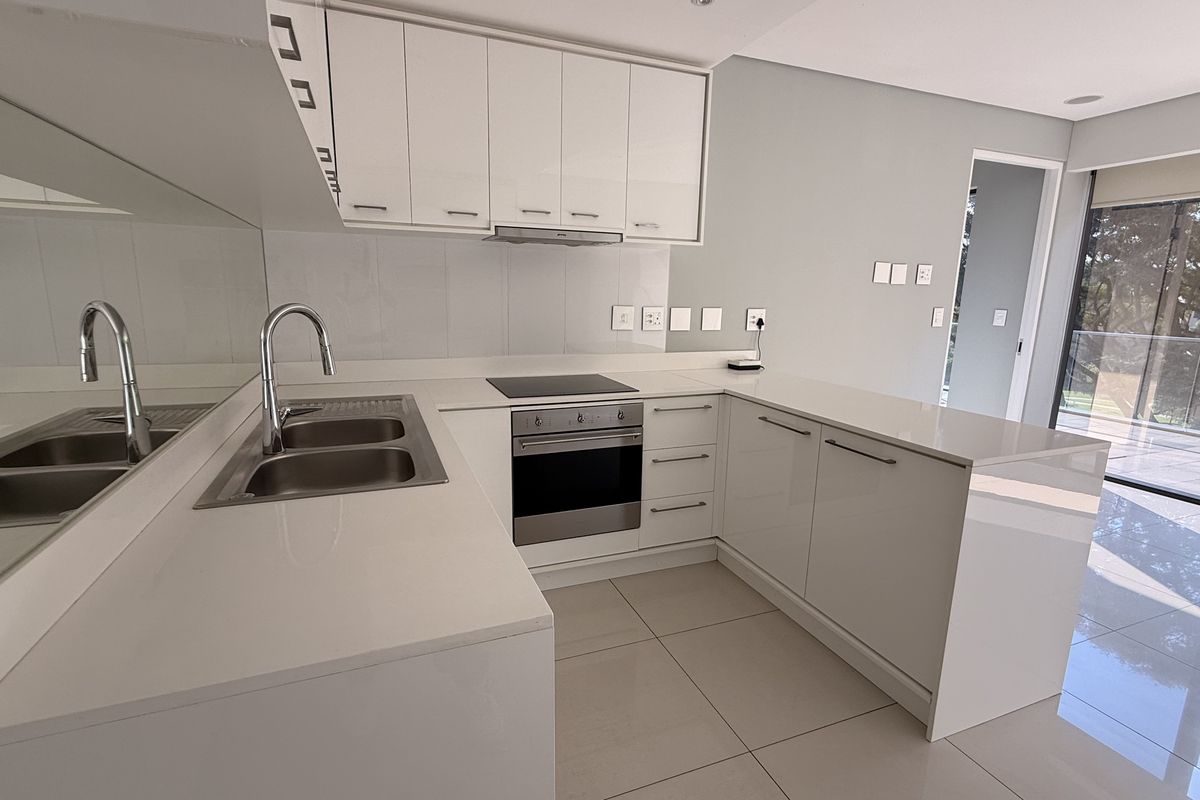 Stylish City Pad in Park Central - Photo 3