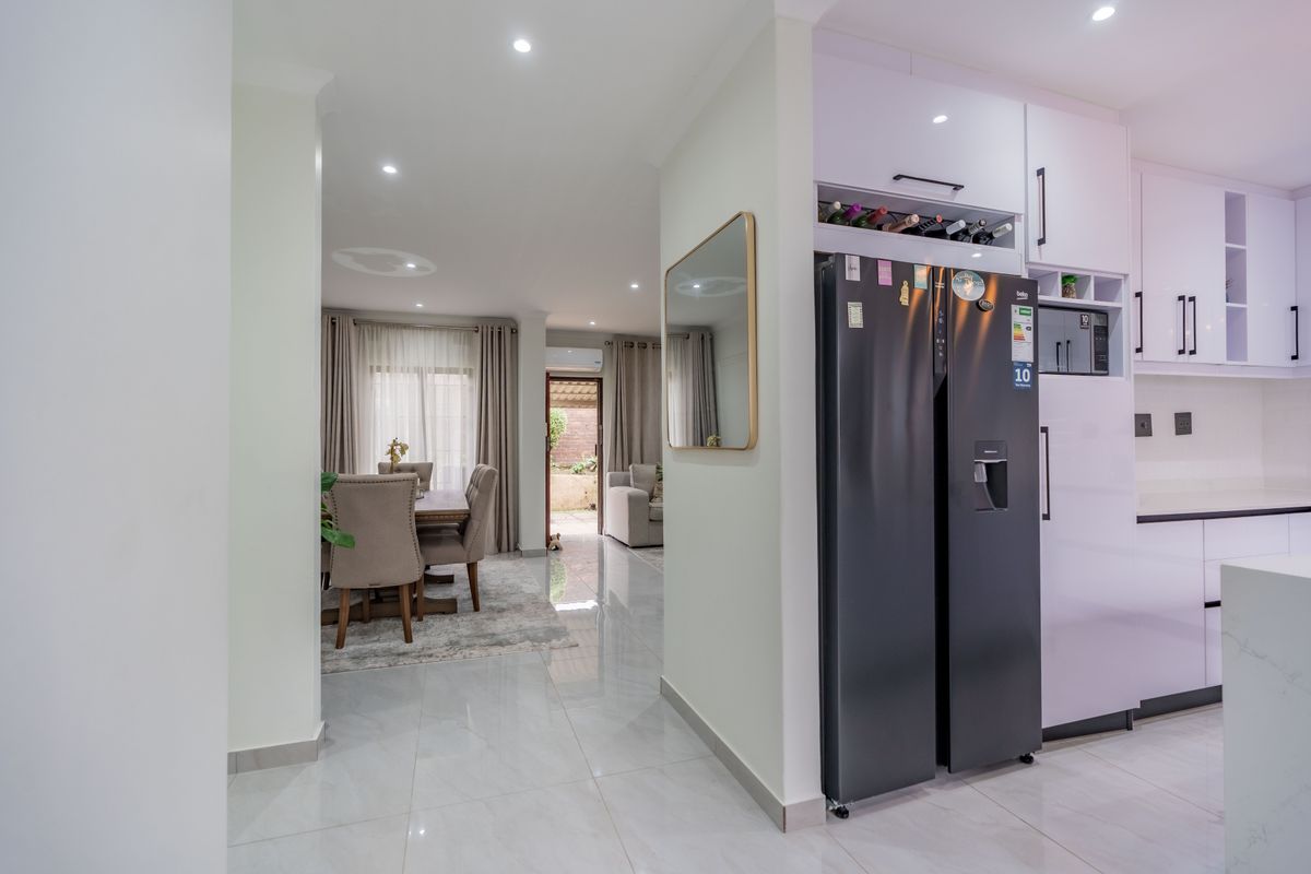 Ultra-modern townhouse in Westville - Photo 3