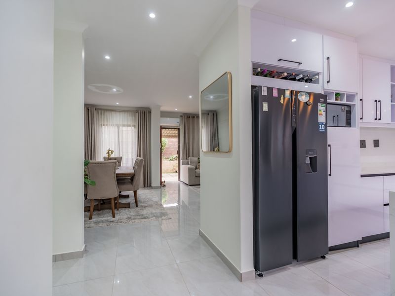 Ultra-modern townhouse in Westville - Photo 3