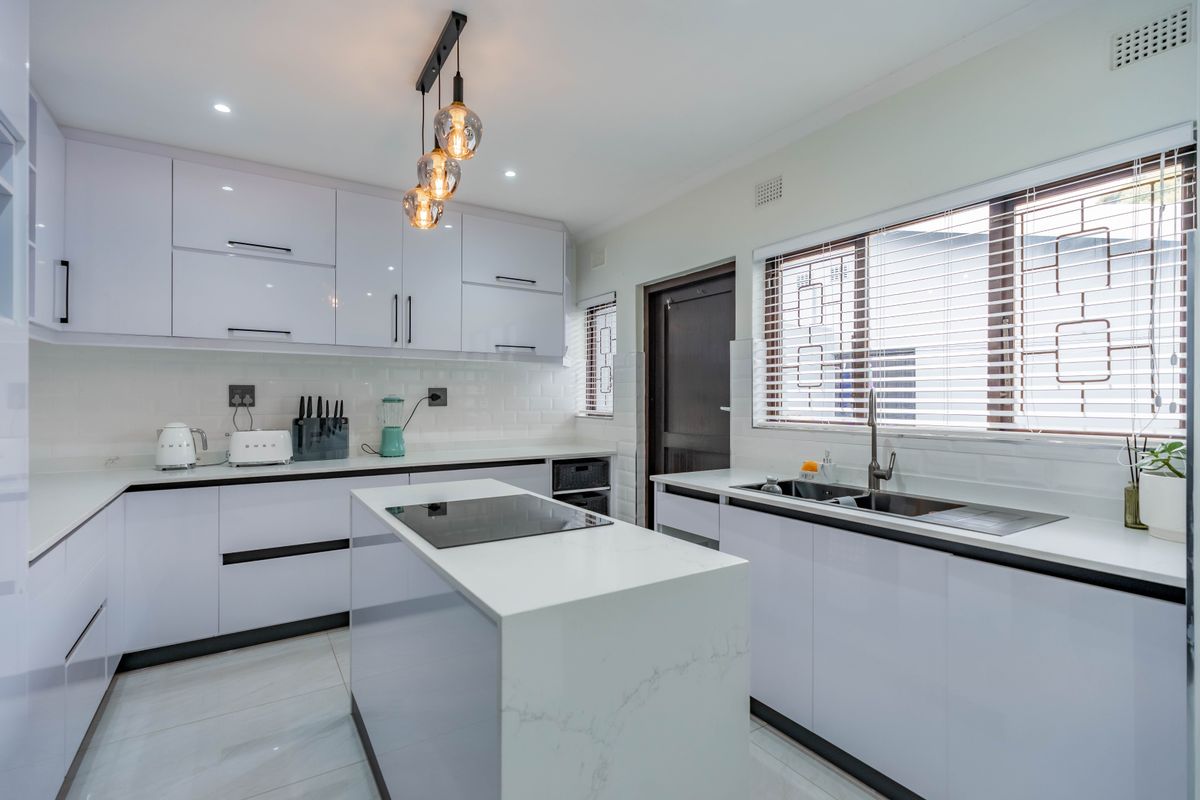 Ultra-modern townhouse in Westville - Photo 4