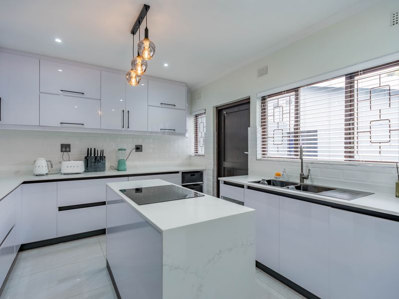 Ultra-modern townhouse in Westville - Photo 4