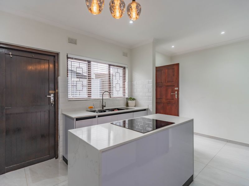 Ultra-modern townhouse in Westville - Photo 8