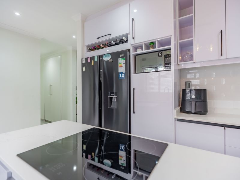 Ultra-modern townhouse in Westville - Photo 7