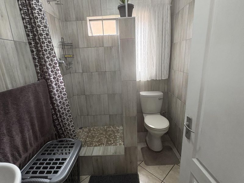 Neat 2 bedroom home Ideal for starter - Photo 5