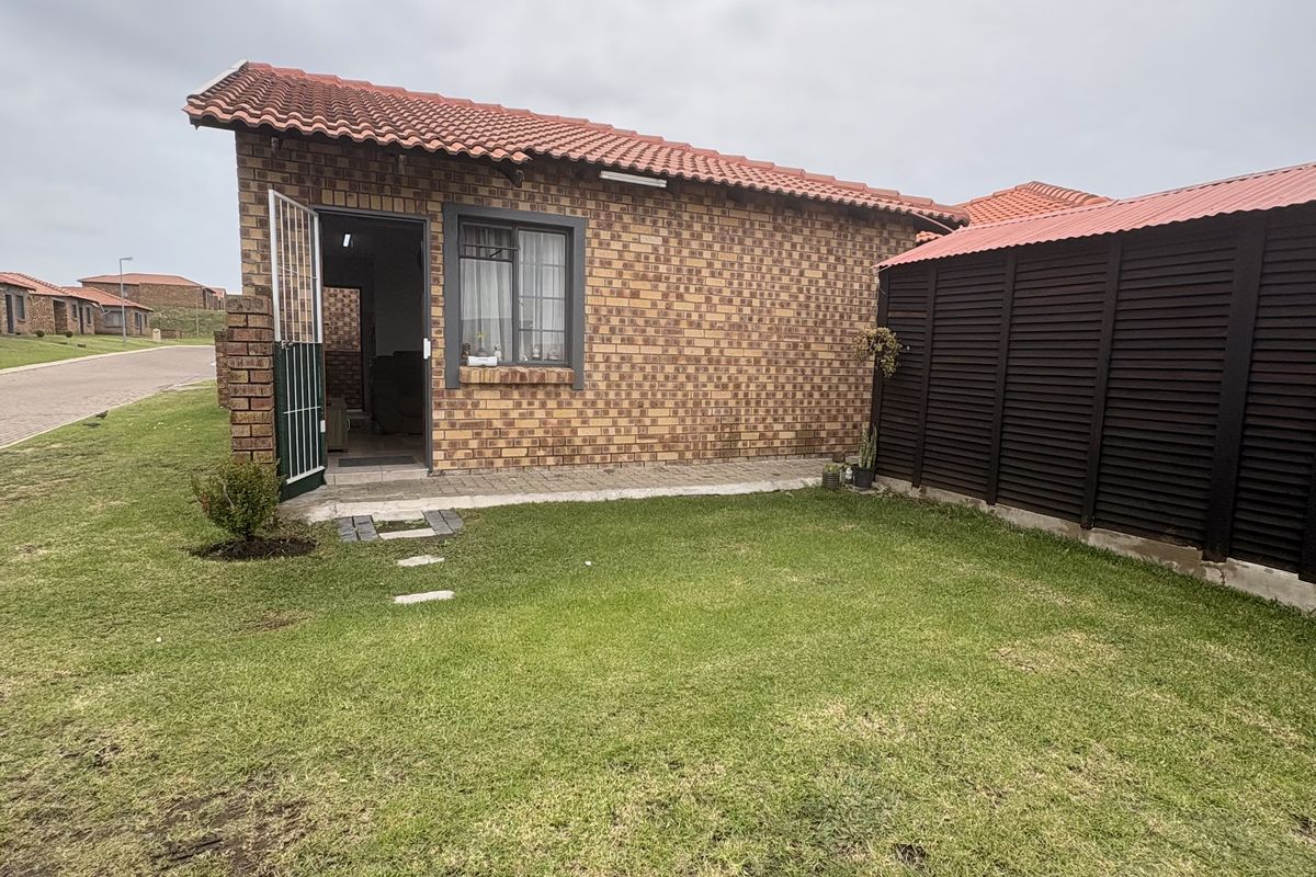 Neat 2 bedroom home Ideal for starter - Photo 3
