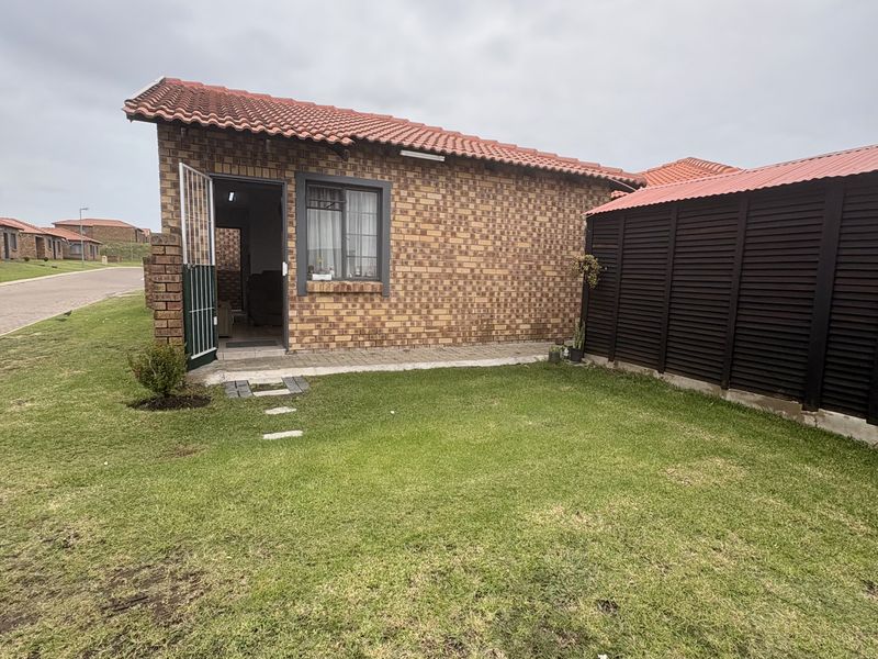 Neat 2 bedroom home Ideal for starter - Photo 3