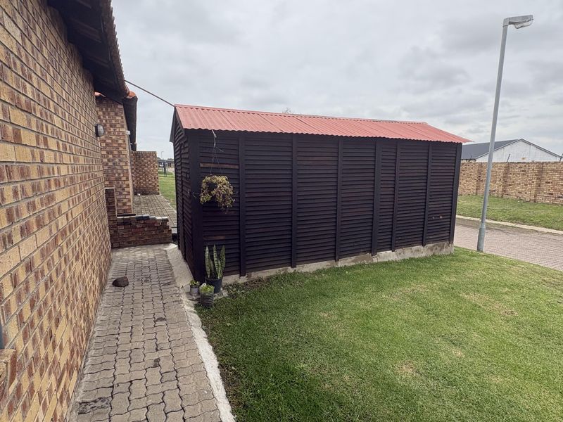 Neat 2 bedroom home Ideal for starter - Photo 10