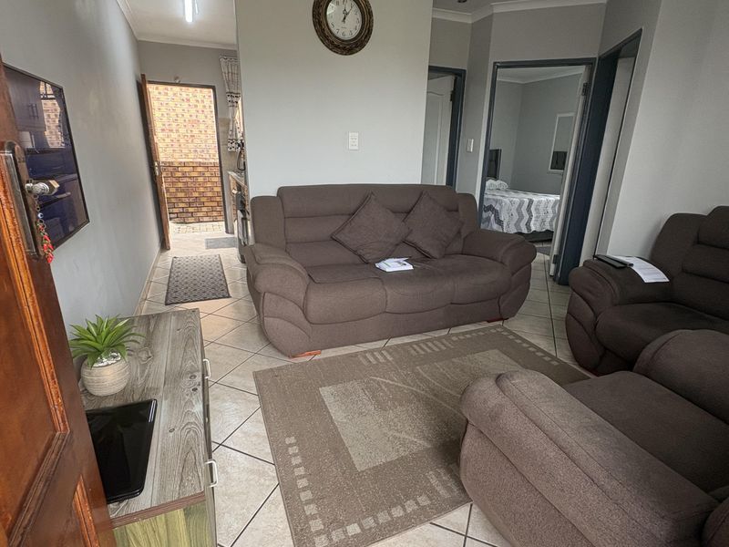 Neat 2 bedroom home Ideal for starter - Photo 9