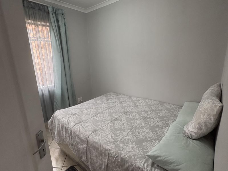 Neat 2 bedroom home Ideal for starter - Photo 2