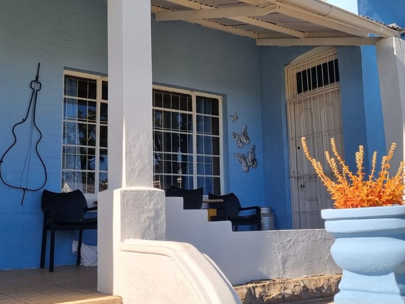 Dual-Home Investment Opportunity with Guesthouse Potential in Mountainous Lady Grey - Photo 2