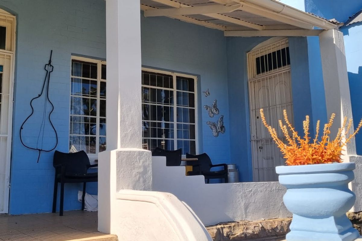 Dual-Home Investment Opportunity with Guesthouse Potential in Mountainous Lady Grey - Photo 2