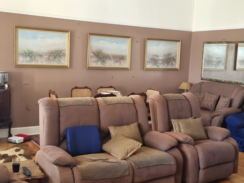Dual-Home Investment Opportunity with Guesthouse Potential in Mountainous Lady Grey - Photo 10