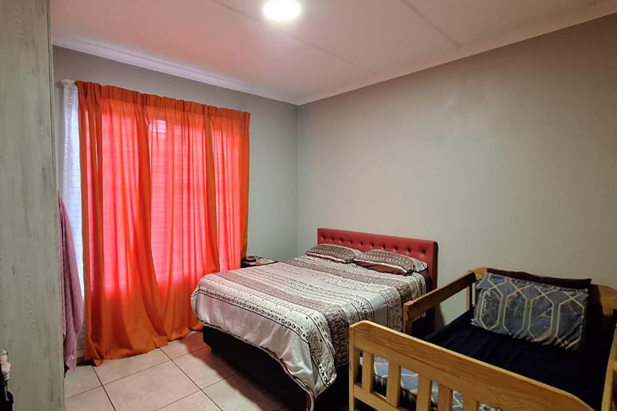 Charming 2 Bedroom Apartment - Photo 4