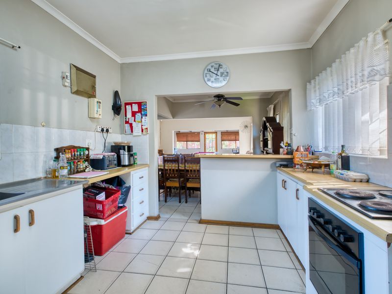 Fixer Upper with huge potential! - Photo 7