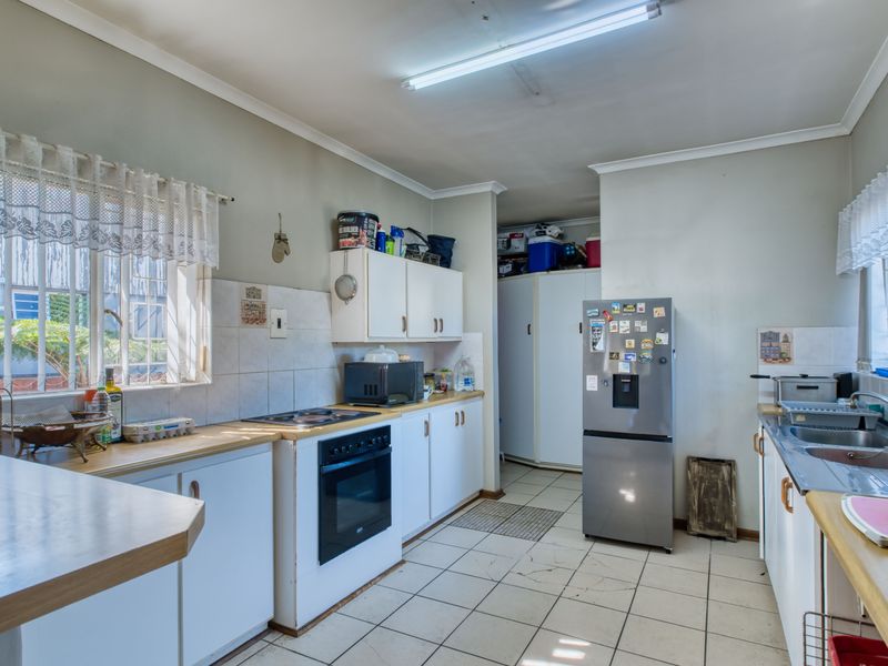 Fixer Upper with huge potential! - Photo 6