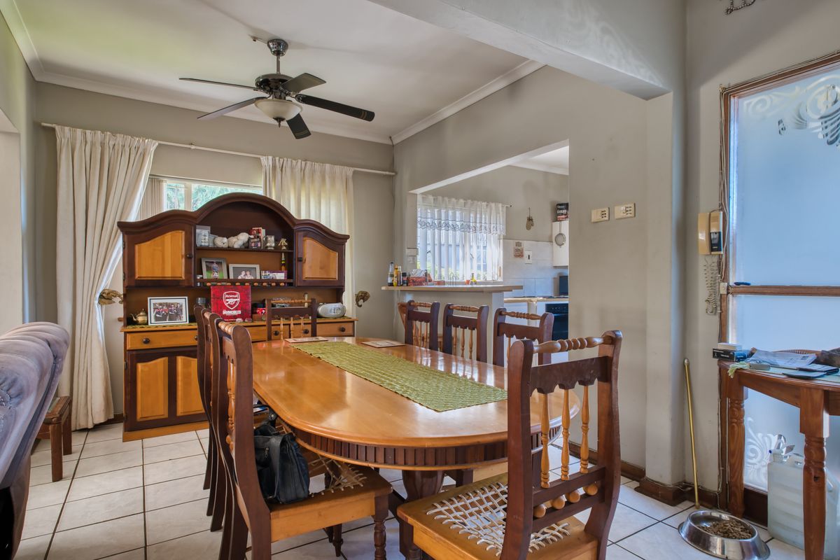 Fixer Upper with huge potential! - Photo 5