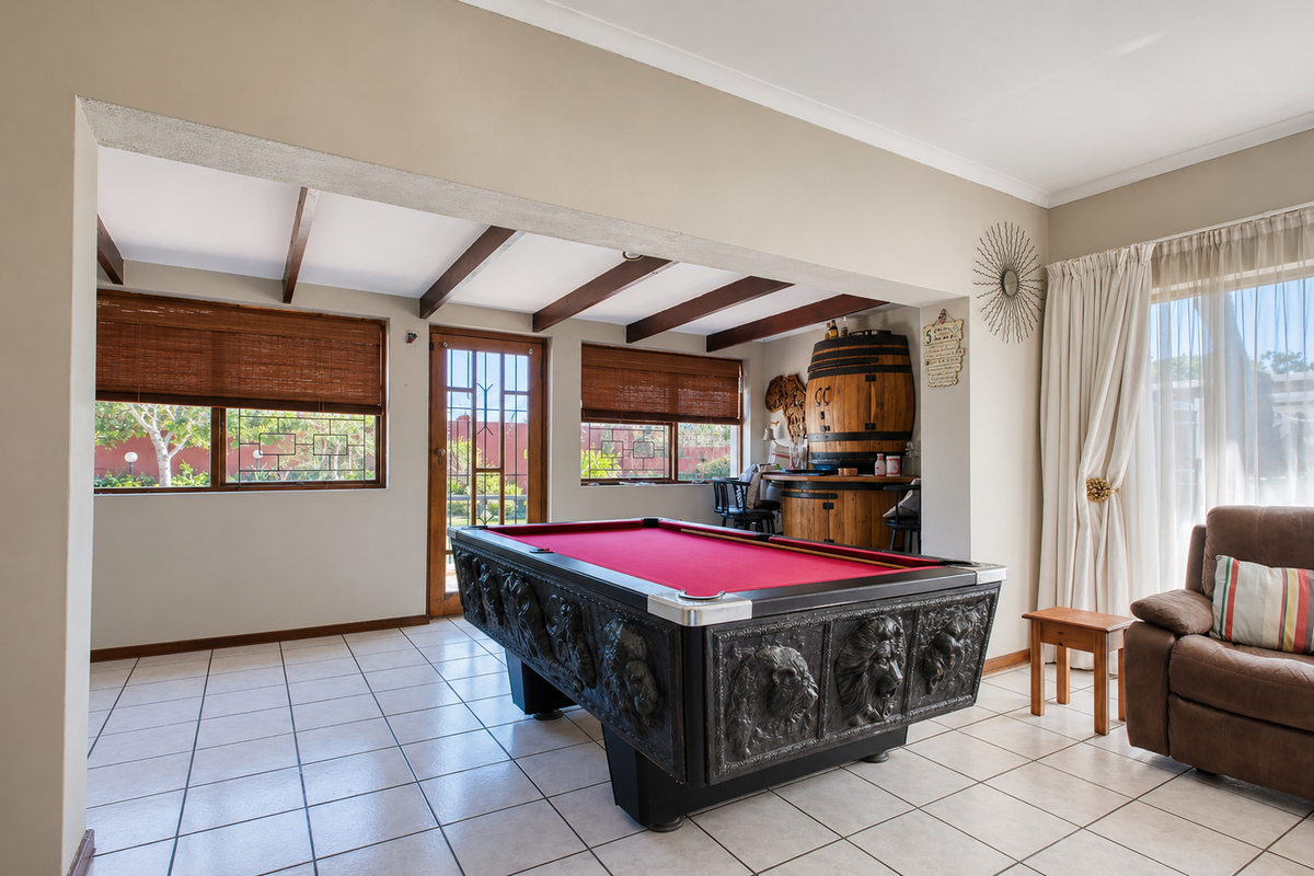 Fixer Upper with huge potential! - Photo 3
