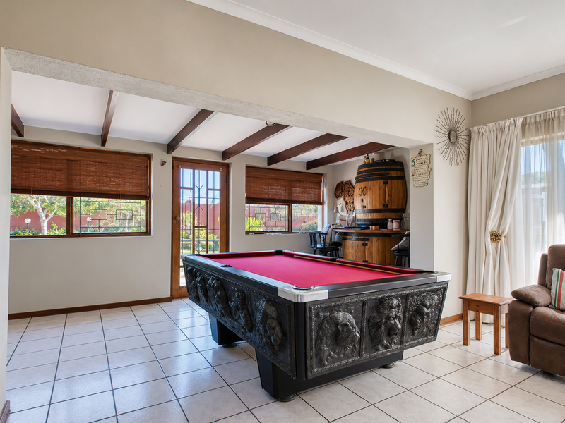 Fixer Upper with huge potential! - Photo 8